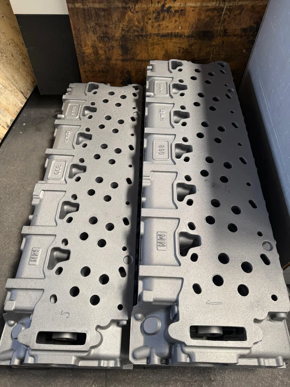 Cyclinder head for trucks